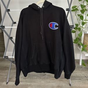 Oversized black champion hoodie - XL